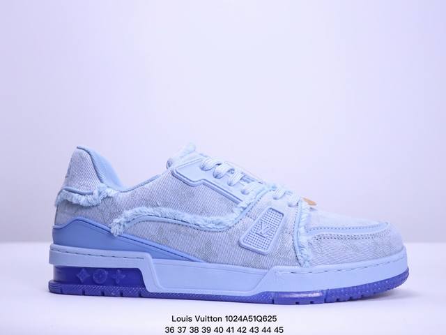 Louis Vuitton Trainer Sneaker 路易威登低帮休闲鞋 艺术总监 Virgil Abloh 设计的路易威登手写标识则于侧面彰显品牌格调.