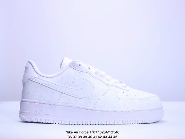 耐克 Nike Air Force 1 ’07 空军一号低帮百搭休闲运动板鞋。柔软、弹性十足的缓震性能和出色的中底设计，横跨复古与现代的外型结合，造就出风靡全球