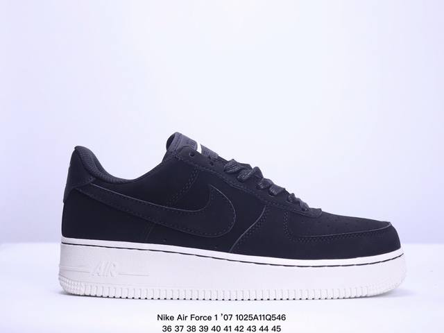 耐克 Nike Air Force 1 ’07 空军一号低帮百搭休闲运动板鞋。柔软、弹性十足的缓震性能和出色的中底设计，横跨复古与现代的外型结合，造就出风靡全球