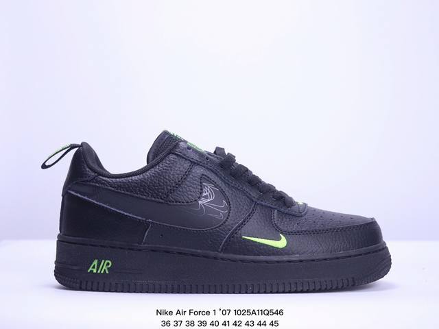 耐克 Nike Air Force 1 ’07 空军一号低帮百搭休闲运动板鞋。柔软、弹性十足的缓震性能和出色的中底设计，横跨复古与现代的外型结合，造就出风靡全球