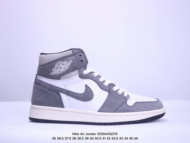 耐克 男女同款运动板鞋 Nike Air Jordan 1 Retro High OG 乔丹一代aj1 乔1 AJ1 篮球鞋复刻运动鞋。皮面高帮板鞋的设计灵感源