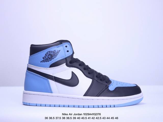 耐克 男女同款运动板鞋 Nike Air Jordan 1 Retro High OG 乔丹一代aj1 乔1 AJ1 篮球鞋复刻运动鞋。皮面高帮板鞋的设计灵感源