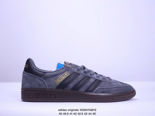 公司级adidas originals Gazelle Indoor 褐色 此款鞋延续了橡胶外底和经典款式的传统。优质绒面革鞋面和标志性的3条纹采用明亮的对比色