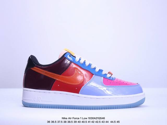 真标耐克Nike Air Force 1 Low 空军一号 低帮百搭休闲运动板鞋。柔软、弹性十足的缓震性能和出色的中底设计，横跨复古与现代的外型结合，造就出风靡