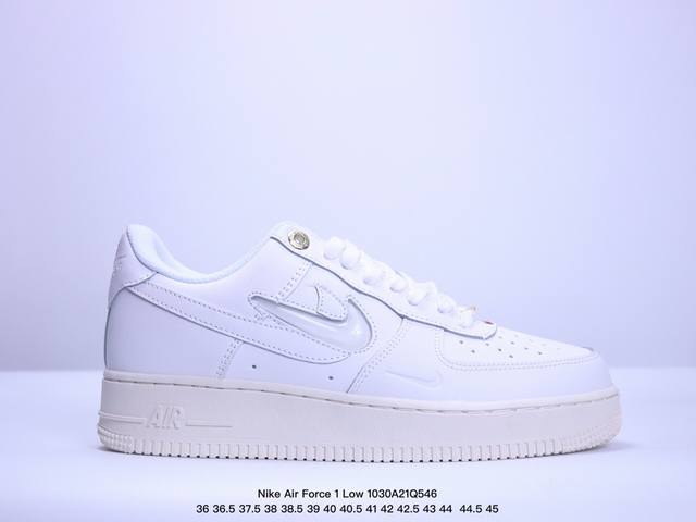 真标耐克Nike Air Force 1 Low 空军一号 低帮百搭休闲运动板鞋。柔软、弹性十足的缓震性能和出色的中底设计，横跨复古与现代的外型结合，造就出风靡