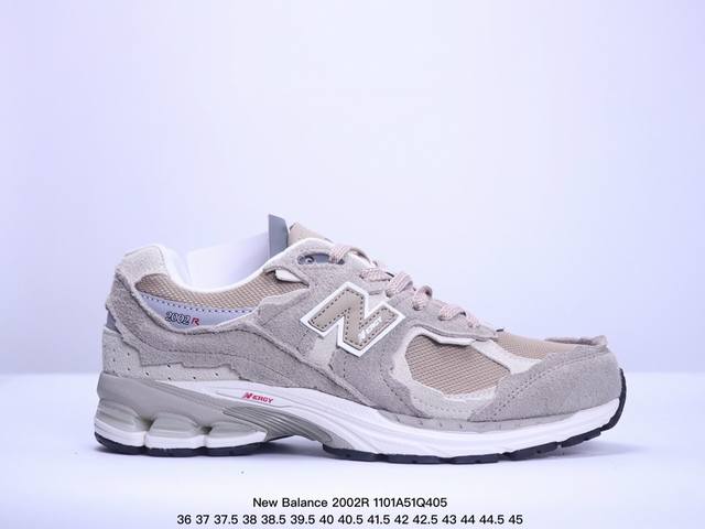 公司级New Balance 2002R 跑鞋 沿袭了面世之初的经典科技，以 ENCAP 中底配以升级版 N-ERGY 缓震物料。鞋面则采用特色的柔软麂皮搭以