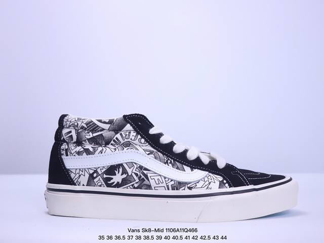 Vans Sk8-Mid SNS 黑白涂鸦中帮 以当地 Venice 沙滩为主题，设计上致敬1980和1990年代滑板者、冲浪者和鹿克爱好者的穿着。鞋面整体以黑