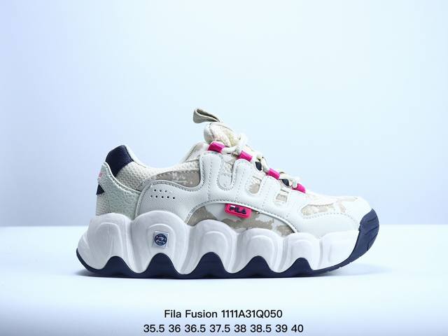 Fila Fusion 斐乐潮牌 时尚潮流休闲运动板鞋 鞋面设计理念源自于历史篮球鞋款SMASH 从其复古鞋面提炼元素 结合板鞋鞋底做现代拼接的混搭风格设计 鞋