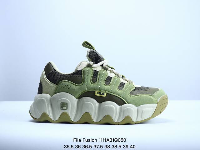 Fila Fusion 斐乐潮牌 时尚潮流休闲运动板鞋 鞋面设计理念源自于历史篮球鞋款SMASH 从其复古鞋面提炼元素 结合板鞋鞋底做现代拼接的混搭风格设计 鞋