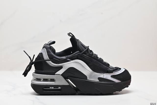 公司级nike耐克 这款nike Air Max Furyosa采用全新版型设计融入90年代airmax鞋款缤纷美学的同时不失当今nike鞋款的出众舒适度。其柔