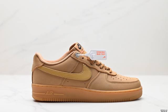 真标耐克nike Air Force 1‘07 空军一号低帮百搭休闲运动板鞋。柔软、弹性十足的缓震性能和出色的中底设计，横跨复古与现代的外型结合，造就出风靡全球