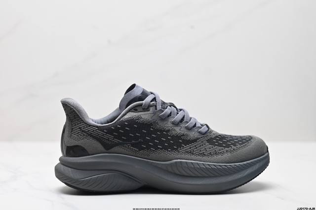 公司级小红书推荐hoka W Mach 6全新配色 这个品牌来自于新西兰的毛利语，Hoka表示大地，One One表示飞越，连起来就是飞越地平线，One One