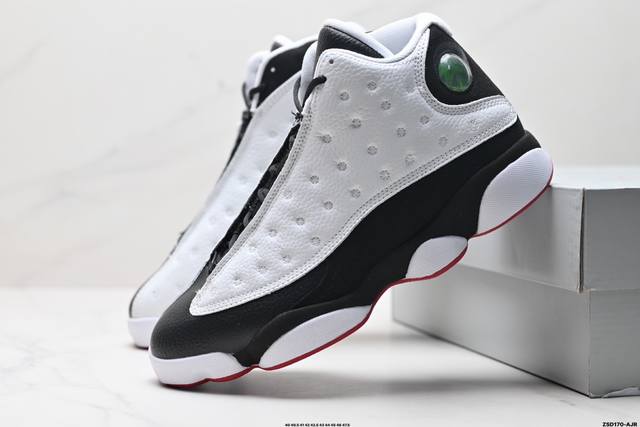 公司级耐克nike Air Jordan 13 迈克尔 乔丹aj13代复古中帮文化休闲运动篮球鞋 Airjordan 13以黑豹的风格制成 从猫咪般的反应和在球