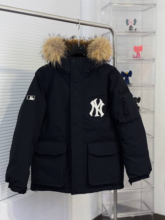 顶级 Mlb洋基队23冬季新品情侣款大口袋工装毛领羽绒服 尺码：S-2Xl 颜色：藏青 军绿 黑色 填充物国标90白鸭绒，貉子毛真毛毛领，超级保暖。韩国一众明星