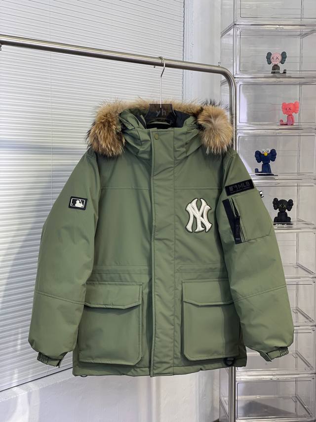 顶级 Mlb洋基队23冬季新品情侣款大口袋工装毛领羽绒服 尺码：S-2Xl 颜色：藏青 军绿 黑色 填充物国标90白鸭绒，貉子毛真毛毛领，超级保暖。韩国一众明星