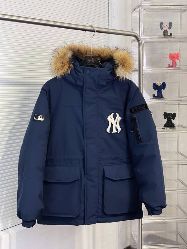 顶级 Mlb洋基队23冬季新品情侣款大口袋工装毛领羽绒服 尺码：S-2Xl 颜色：藏青 军绿 黑色 填充物国标90白鸭绒，貉子毛真毛毛领，超级保暖。韩国一众明星