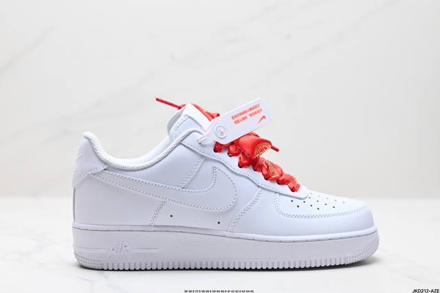 公司级耐克nike Air Force 1‘07 空军一号低帮百搭休闲运动板鞋。柔软、弹性十足的缓震性能和出色的中底设计，横跨复古与现代的外型结合，造就出风靡全