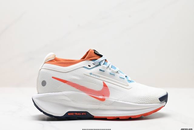 公司级nike Reactx Pegasus Trail 5 Gtx 越野跑步鞋 登月兼顾迅疾外观和稳固脚感 后跟覆面和中足动态支撑巧妙融合 缔造稳定顺畅的迈步