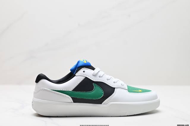 真标耐克nike Sb Force 58低帮休闲板鞋 是一款将前沿创新带入街头的单品，它具有硫化杯底，具有出色的耐用性和灵活性。使用帆布和绒面革，在饰面上放置通