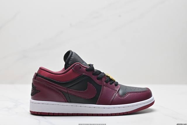 公司级nike Air Jordan 1 Low Aj1乔1低帮休闲板鞋 同步官方配色 头层皮打造 正确满胶鞋垫 四线拉帮 原厂织唛标 鞋舌高弹海绵填充 官方货