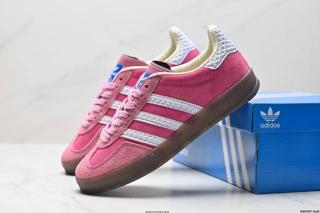 真标阿迪达斯adidas Originals Gazelle Indoor 三叶草复古防滑耐磨低帮板鞋 鞋款采用柔软的绒面革和耐用的皮革衬里融合在橡胶外底上！