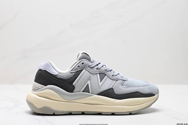 公司级new Balance Nb5740系列 凭借多种严选的优质素材重塑出让人耳目一新又充满层次感的革新中低结构。为呼应90年代的巨大化潮流，鞋侧也点题采用了