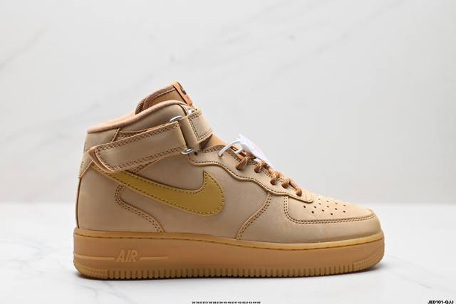 公司级耐克nike Air Force 1 Mid 07 空军一号中帮百搭休闲运动板鞋。柔软、弹性十足的缓震性能和出色的中底设计，横跨复古与现代的外型结合，造就