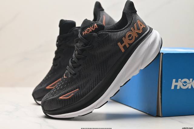 公司级小红书推荐hoka M Clifton 9 全新配色 这个品牌来自于新西兰的毛利语，Hoka表示大地，One One表示飞越，连起来就是飞越地平线，One