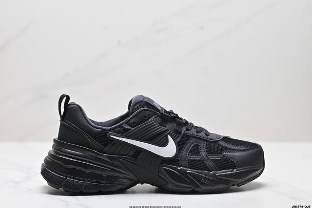 公司级耐克nike V2K Run跑步鞋复古风潮 网面透气运动鞋 灰银紧致的鞋面材质提供良好的包裹性鞋侧 Swoosh以及鞋头部分搭配增添不少亮点的镀铬细节鞋垫