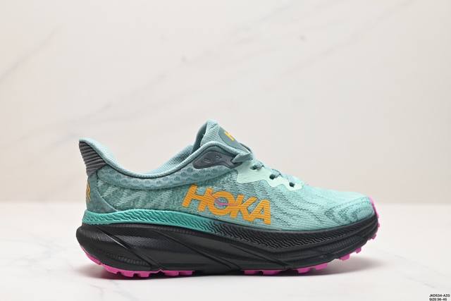 公司级小红书推荐hoka M Challenger Atr 7全新配色 这个品牌来自于新西兰的毛利语，Hoka表示大地，One One表示飞越，连起来就是飞越地