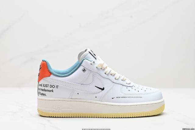 真标耐克nike Air Force 1“07空军一号低帮百搭休闲运动板鞋。柔软、弹性十足的缓震性能和出色的中底设计，横跨复古与现代的外型结合，造就出风靡全球三