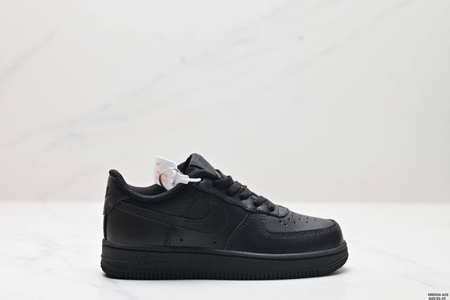 童鞋耐克nike Air Force 1 Le Ps 空军一号低帮百搭休闲运动板鞋。柔软、弹性十足的缓震性能和出色的中底设计，横跨复古与现代的外型结合，造就出风