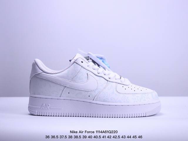 耐克 Nike Air Force 1 '07 Low 空军一号全黑低帮，柔软、弹性十足的缓震性能和出色的中底设计，横跨复古与现代的外型结合，造就出风靡全球三十