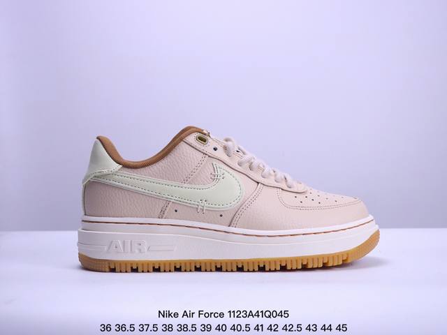 采用纤维荔枝纹牛培皮革鞋面材质 绝对的秋冬神器，全新耐克nike Air Force 1 Low Luxe Black Gum 空军一号改良防滑厚底低帮百搭休闲