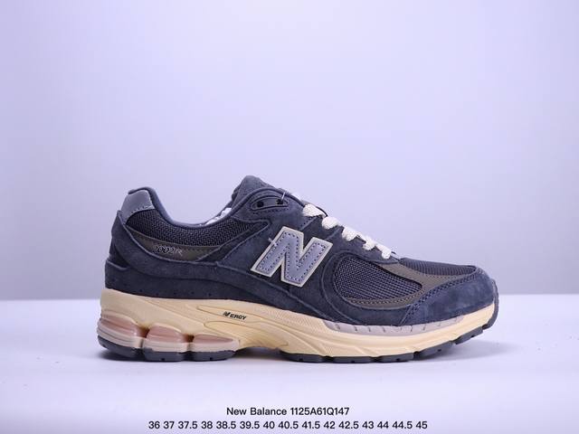 公司级new Balance 2002R 复古单品 热门复古鞋型new Balance 2002R，近日又曝出一款全新配色并释出官图。整双鞋采用棕色和米色主打，