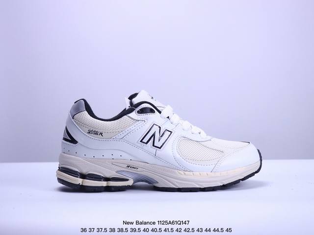 公司级new Balance 2002R 复古单品 热门复古鞋型new Balance 2002R，近日又曝出一款全新配色并释出官图。整双鞋采用棕色和米色主打，