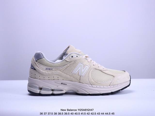 公司级new Balance 2002R 复古单品 热门复古鞋型new Balance 2002R，近日又曝出一款全新配色并释出官图。整双鞋采用棕色和米色主打，