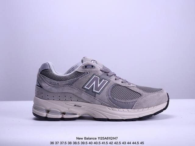 公司级new Balance 2002R 复古单品 热门复古鞋型new Balance 2002R，近日又曝出一款全新配色并释出官图。整双鞋采用棕色和米色主打，