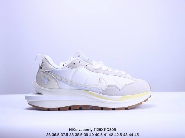 耐克sacai X Nike Regasus Vaporrly Sp 华夫双勾三代3.0走秀 鞋身材质由翻毛皮和透气网布共同打造。熟悉的解构手法、重叠swoos