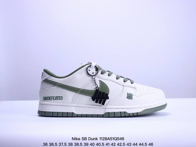 耐克supreme X Nike Sb Dunk Low 联名白绿三小勾此款主张打破传统的工业化流水线设计限制，以made By Ideas的超级创意为理念，集