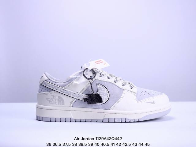 海外爆款限量发售！公司级 Nike Jordan Air Jordan 1“斯图西联名 灰猪八英文黑底” 高端定制 低帮 复古 减震 防滑 耐磨 篮球鞋 定制鞋