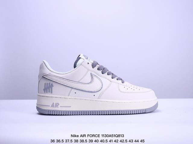 公司级耐克 Nike Air Force 1 ’07 空军一号低帮百搭休闲运动板鞋。柔软、弹性十足的缓震性能和出色的中底设计，横跨复古与现代的外型结合，造就出风