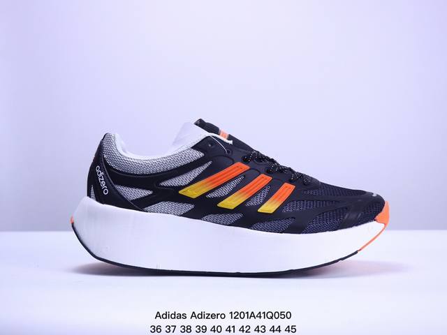 公司级adidas Adizero Aruku 全新跑鞋 浮现网络 以永动机为灵感的前卫造型 现代感十足的鞋面线条勾勒 格外引人注目 搭配丰沛的全新 Swirl