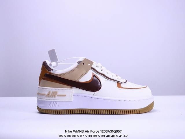 耐克nike Wmns Air Force 1 Shadow 马卡龙空军一号轻量增高低帮百搭板鞋。为经典设计注入玩味元素。 分层结构、加大中底及双重品牌标志，充