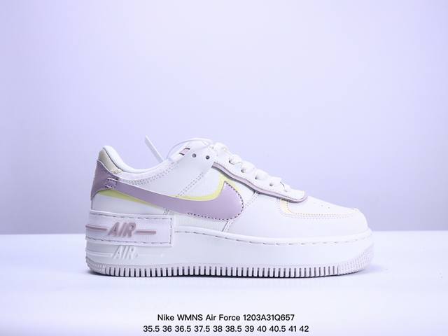 耐克nike Wmns Air Force 1 Shadow 马卡龙空军一号轻量增高低帮百搭板鞋。为经典设计注入玩味元素。 分层结构、加大中底及双重品牌标志，充