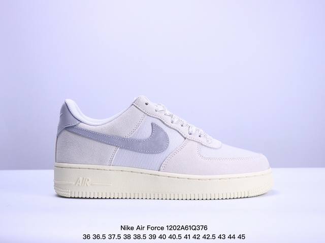 耐克 Nike Air Force 1 '07 Low 空军一号含气垫 低帮百搭厚底增高休闲运动板鞋。柔软、弹性十足的缓震性能和出色的中底设计，横跨复古与现代的