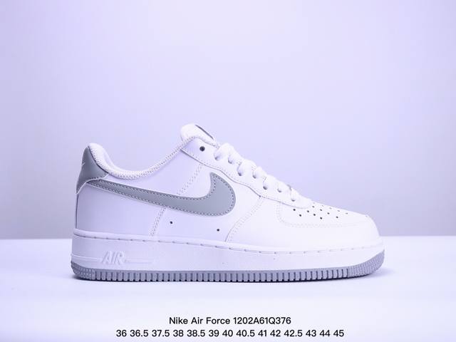 耐克 Nike Air Force 1 '07 Low 空军一号含气垫 低帮百搭厚底增高休闲运动板鞋。柔软、弹性十足的缓震性能和出色的中底设计，横跨复古与现代的