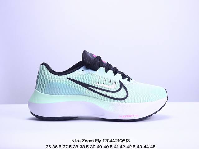 公司级nike Zoom Fly 5不可战胜系列轻量飞织低帮休闲运动慢跑鞋 此鞋专为短跑运动员而生 是为5至10公里距离的赛事和训练打造 整体设计采用流线型的轻