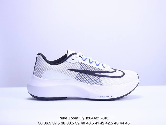 公司级nike Zoom Fly 5不可战胜系列轻量飞织低帮休闲运动慢跑鞋 此鞋专为短跑运动员而生 是为5至10公里距离的赛事和训练打造 整体设计采用流线型的轻