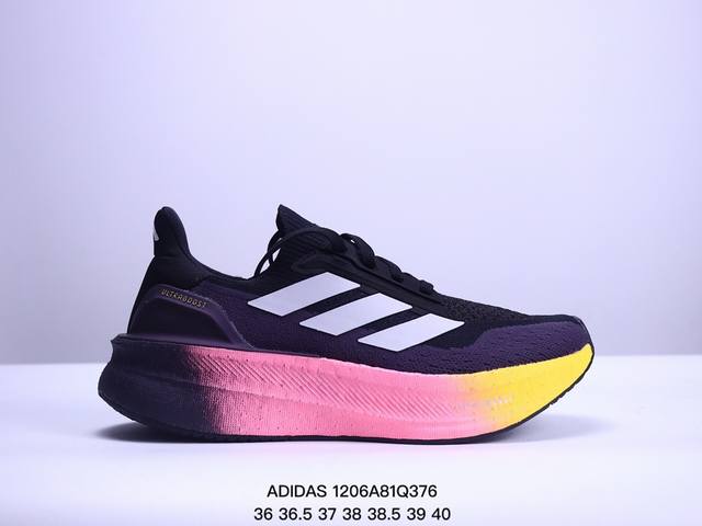 公司级阿迪达斯 Adidas Ultraboost 5马拉松运动休闲实用织物网面跑步鞋。舒适又运动的ultraboost跑步鞋，经典,但不老。这款跑步鞋,采用针